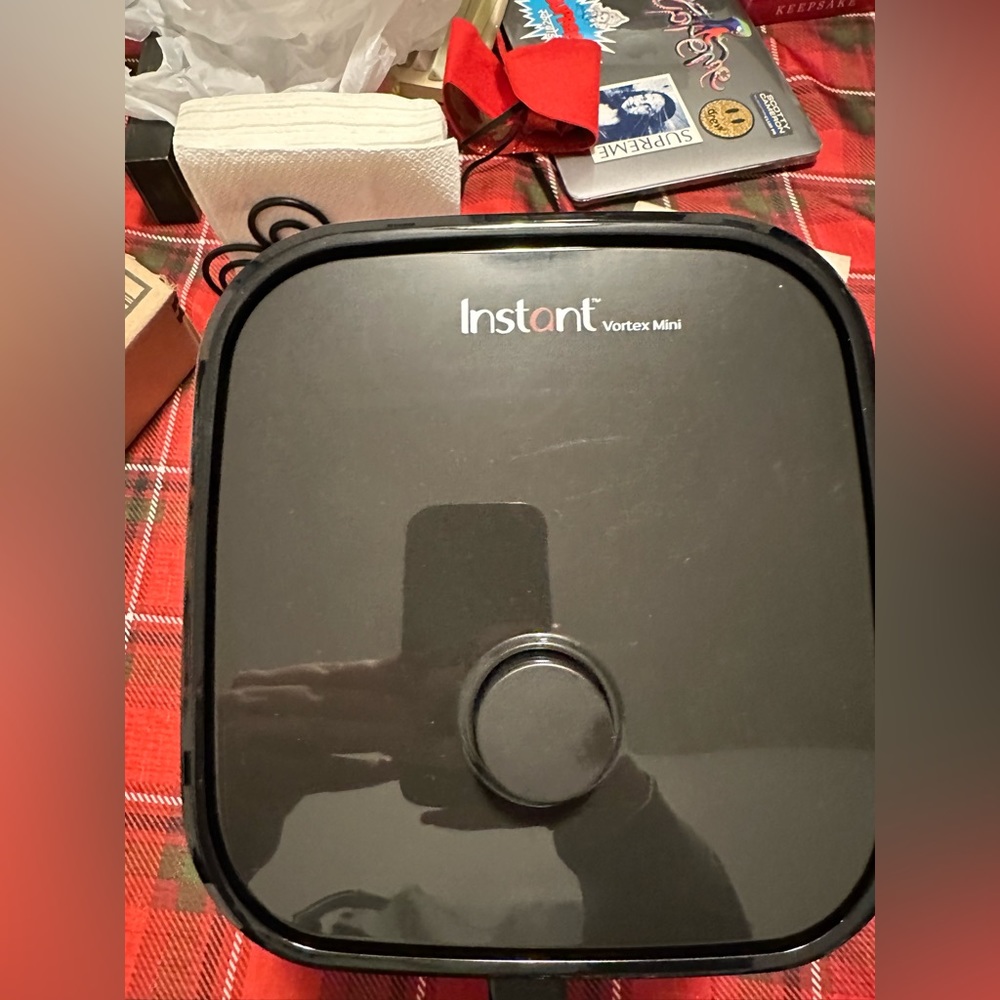 Instant Pot Vortex 4-in-1, 2-Quart Mini Air Fryer Oven